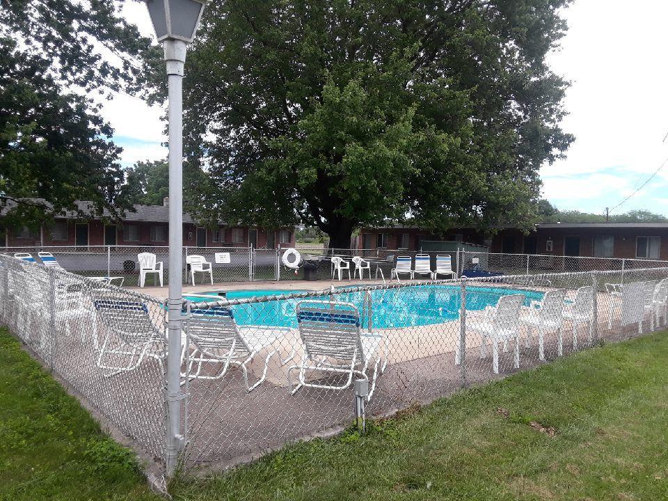 Maples Motel Sandusky Exterior photo